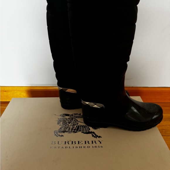 Burberry Black Winter Rain Boots Sleek Design - Picture 1 of 5